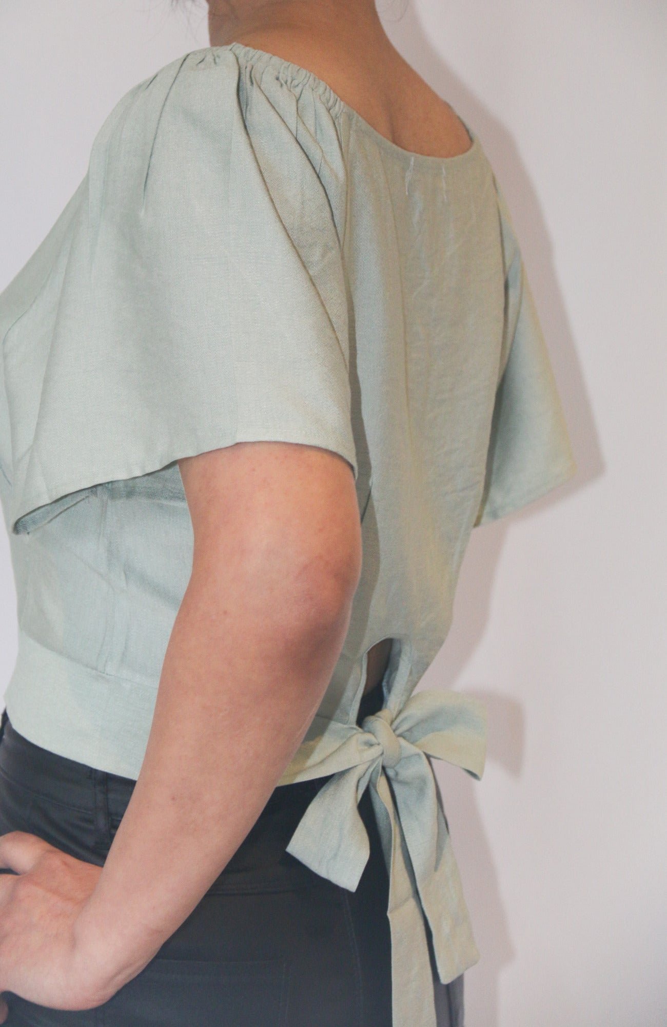 Brooke - Linen Crop Top - Light Green